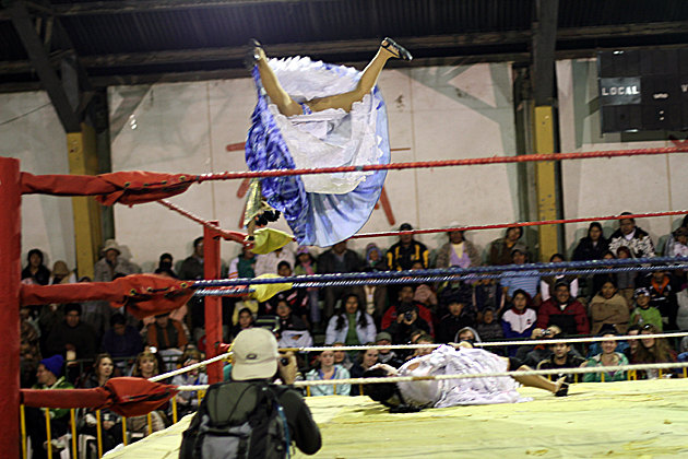 Read more about the article Lucha Libre & the Fighting Cholitas